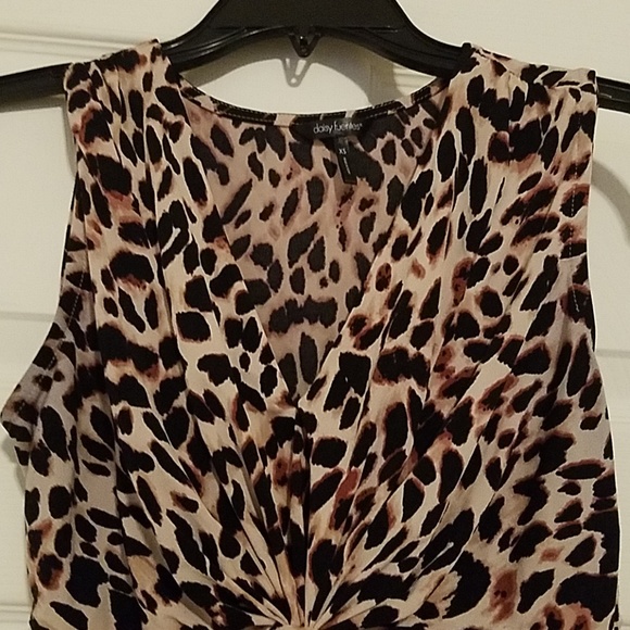 Leapoard Design Sleeveless Top - Picture 2 of 2